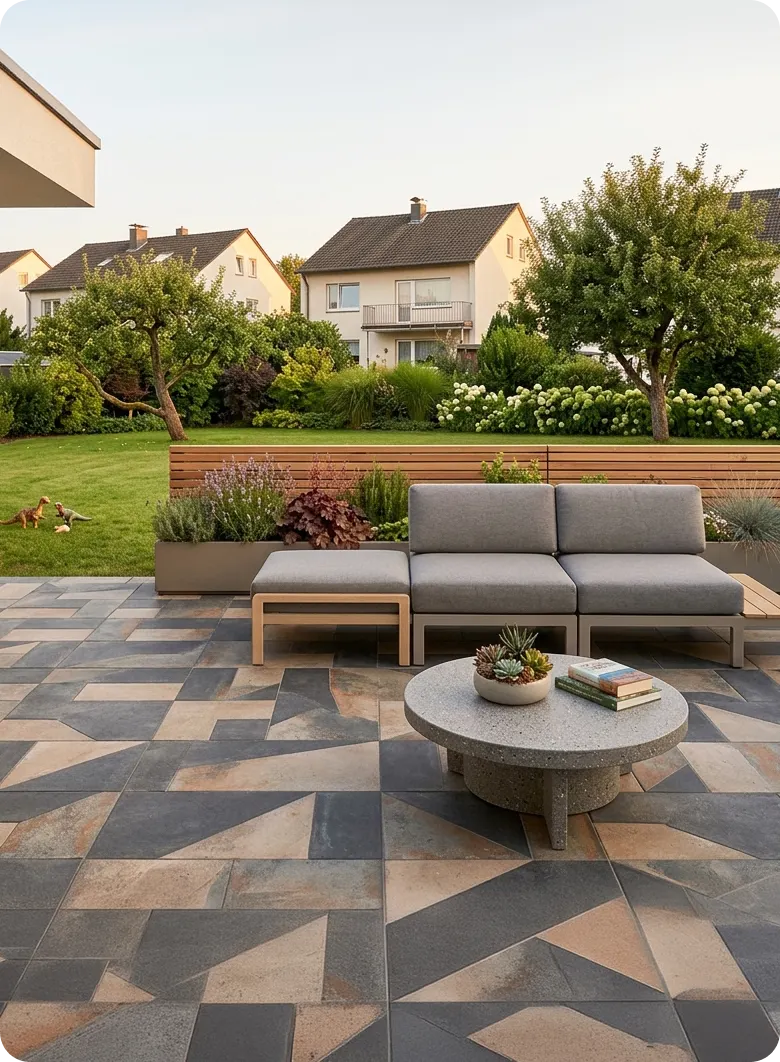 Fertig verlegte Terrassenfliesen an einem Wohnhaus in Allersberg