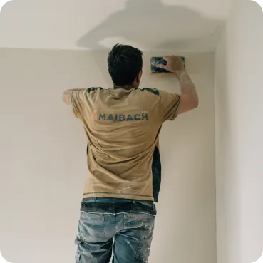 Spachtel-Referenz: Glätten der Wand im Innenraum